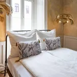 Gozsdu Panzio Lägenhet *