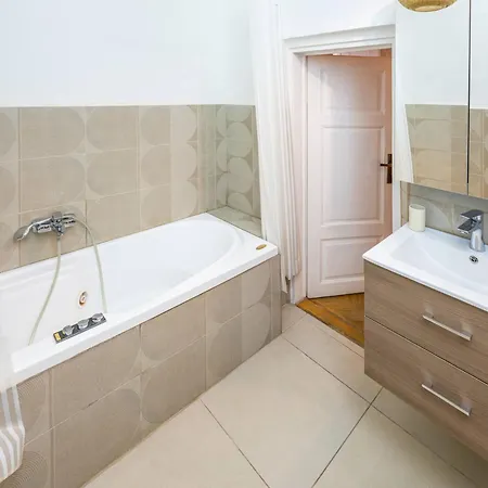 Gozsdu Panzio Appartamento