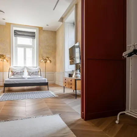 Gozsdu Panzio Appartamento *