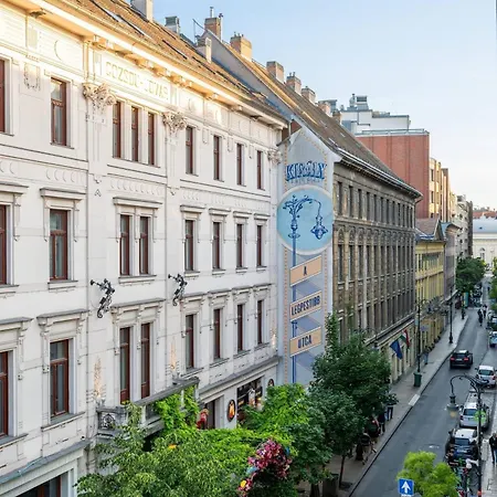 Gozsdu Panzio Appartamento *