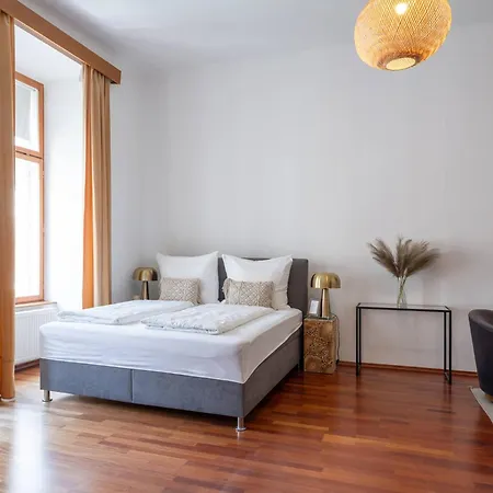 Gozsdu Panzio * Budapest