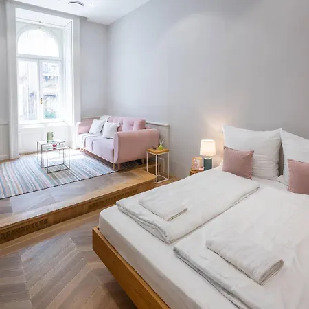 Gozsdu Panzio * Budapest