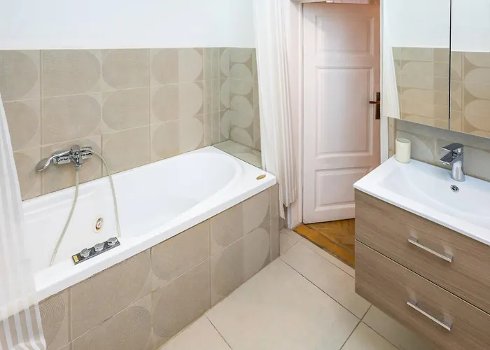 Gozsdu Panzio Apartament