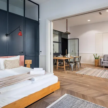 Gozsdu Panzio Apartment *